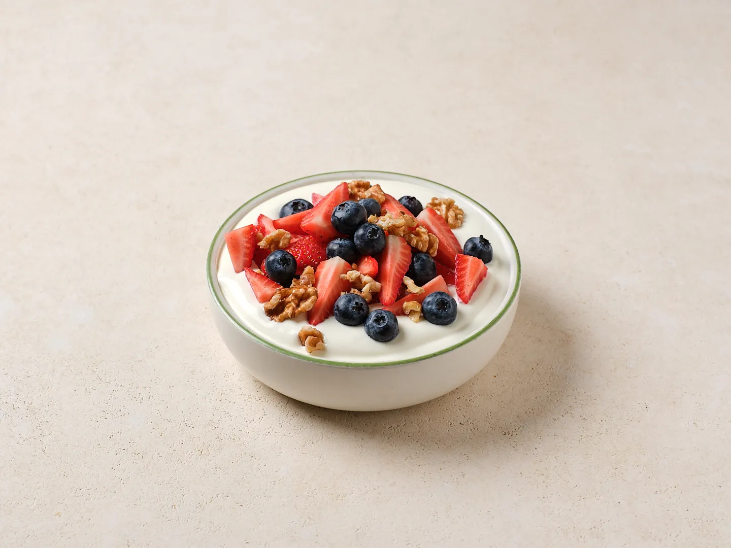 Unsweetened Yogurt,Blueberries,Strawberries,Walnut
